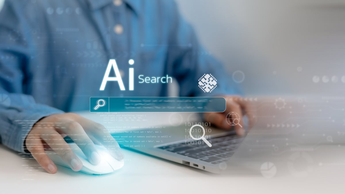 SEO stručnjak analizira Google Search Console podatke za AI optimizaciju - priprema za Search agente 2026